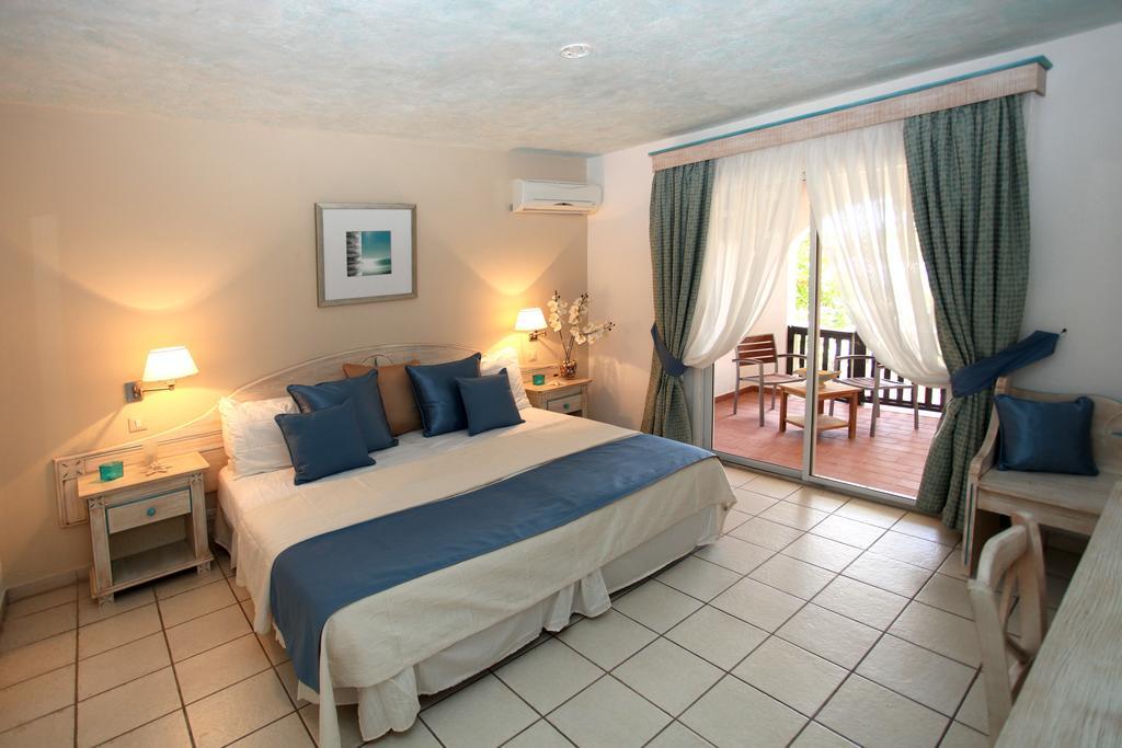 Northshore Seaside Suites St. John's Room photo